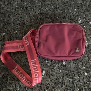 lululemon athletica Berry Crossbody Bag
